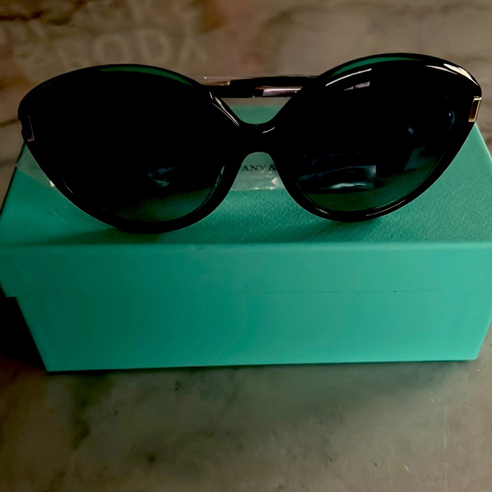 TIFFANY & CO. - Picture 3 of 10